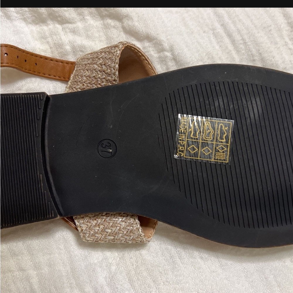 Sandals ordered from Spain size 37 - Picture 2 of 2
